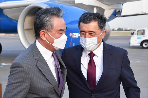 Foreign Minister of China arrives in Tashkent on an official visit