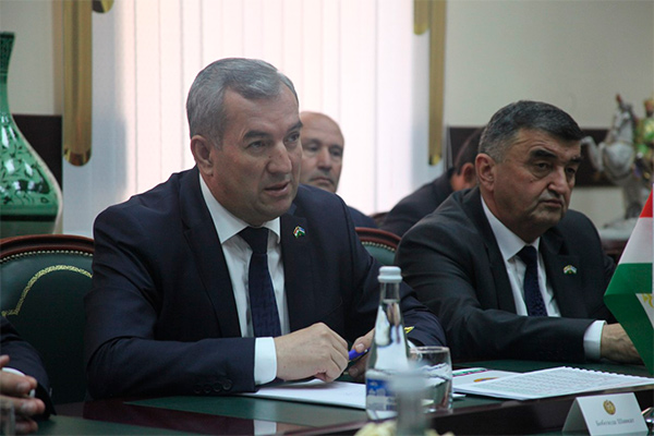 Узбекистан и Таджикистан будут наращивать промышленную кооперацию