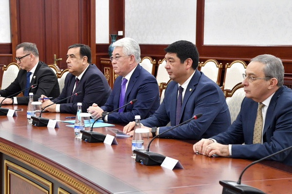Bahodir Saidov receives the ambassadors of several states.