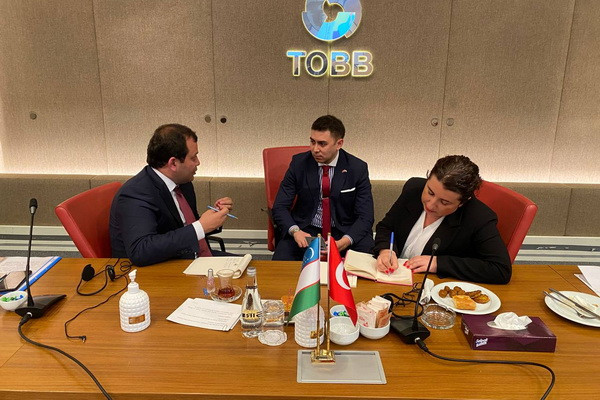 A round table takes place with the participation of representatives of the Chamber of Commerce and Industry of Uzbekistan and representatives of Turkish business circles