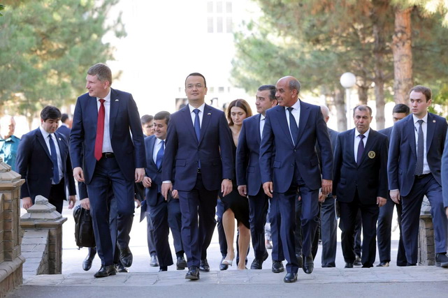 Uzbekistan and Russia discuss accelerating trade and economic relations