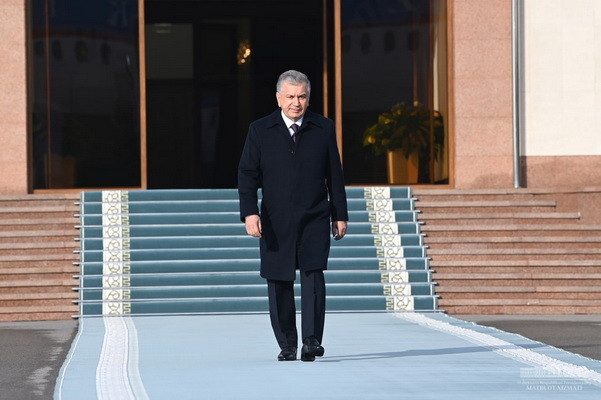 President of Uzbekistan leaves for Paris