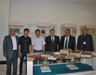 Национальная библиотека Узбекистана получила в дар рукописи