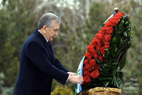 The memory of the First President is honored