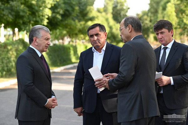 Uzbek President gets acquainted with infrastructure projects in Tashkent