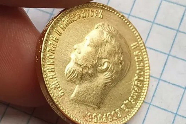 В Самарканде пресекли попытку вывоза исторической золотой монеты