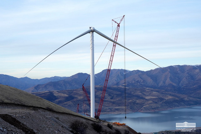 В Бостанлыкском районе строят ветряную электростанцию мощностью 20 МВт