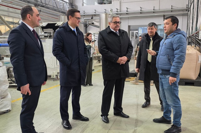 Россия элчихонаси делегацияси Чирчиқ технопаркининг инвестиция салоҳияти билан танишди