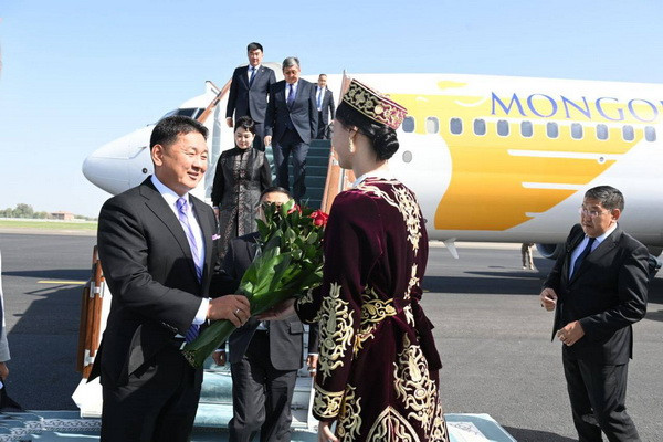President of Mongolia Ukhnaagiin Khurelsukh arrives in Samarkand