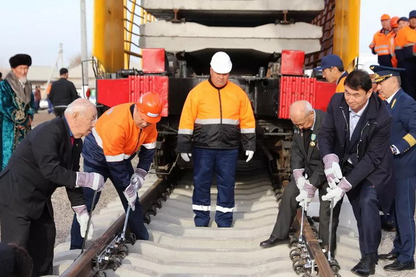 Uzbekistan and Kazakhstan start building a railway