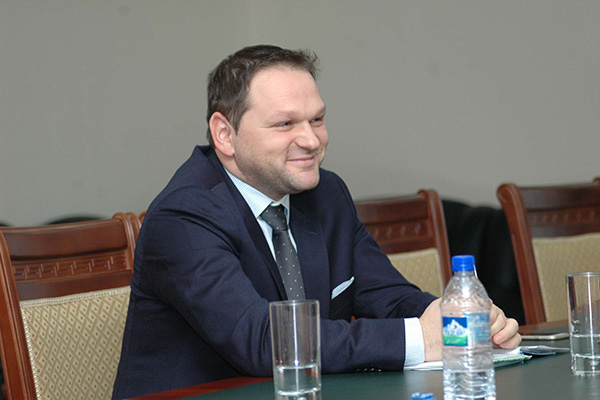 EU official pays visit to Inha University in Tashkent
