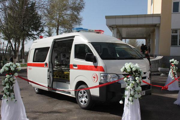 UNFPA hands over two ambulances to Ministry of Health of Uzbekistan