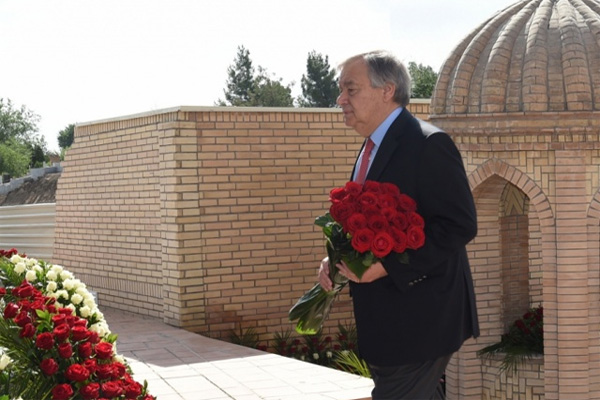 President of Uzbekistan and UN Secretary General visit grave of Islam Karimov