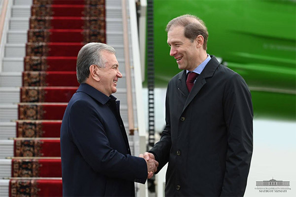 President of Uzbekistan arrives in Moscow