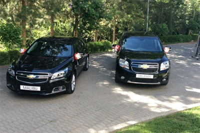 Ravshan Irmatov receives “El-Yurt Hurmati” order and Malibu