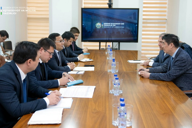 Uzbekistan and AIIB discuss prospects for future cooperation and plans