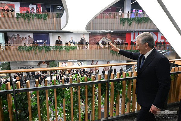 Президент посетил торгово-развлекательный центр Tashkent City Mall