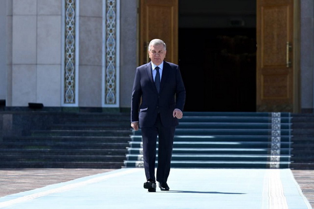 Президент Узбекистана отбыл в Венгрию