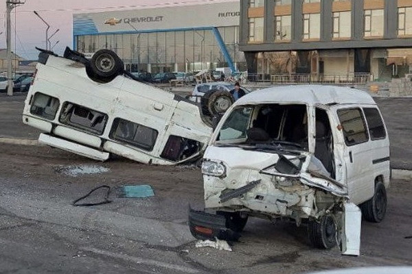 В Алмазарском районе столицы столкнулись два автомобиля
