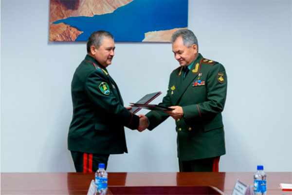 Uzbek and Russian Defense Ministers discuss cooperation issues