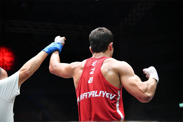 Жавохир Умматалиев вышел в финал чемпионата мира по боксу