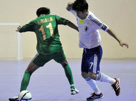 Japan storm into knockout phase