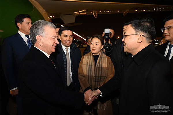 President of Uzbekistan arrives from Beijing to Shenzhen