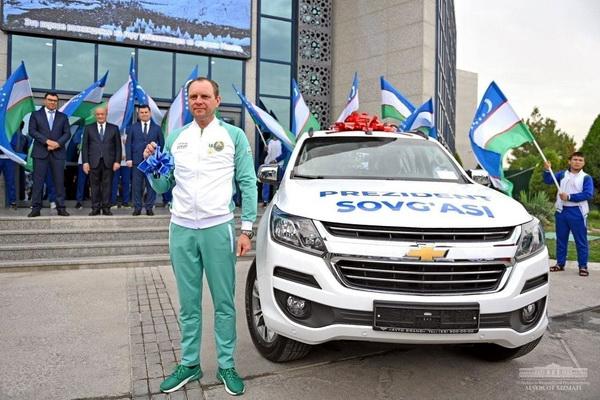 Sergey Denisenko receives a gift from the President - the Trailblazer SUV
