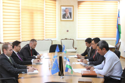 Министр труда провел встречу с главой делегации ЕС в Узбекистане