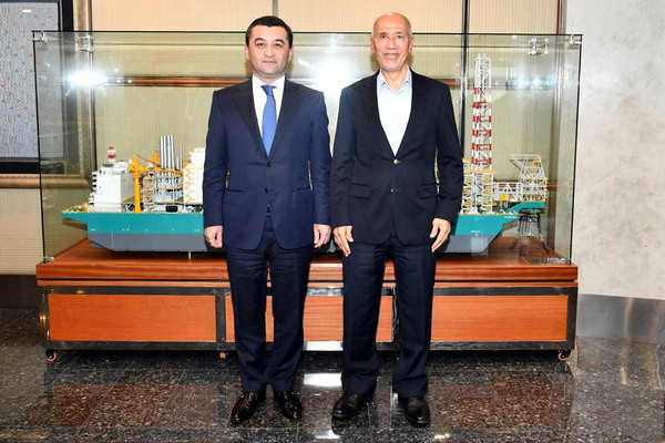 Uzbek FM holds meeting with Petronas Chairman