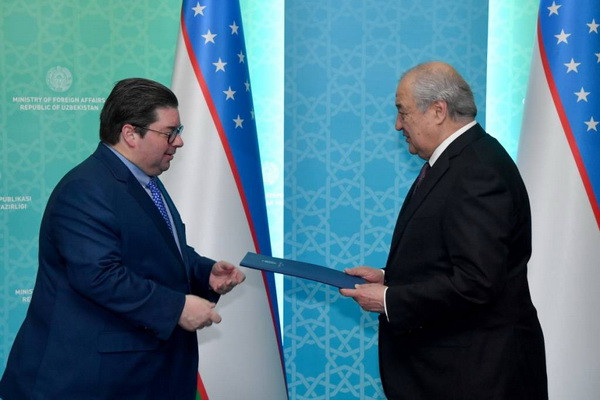Uzbek FM meets with the Ambassador of the Dominican Republic