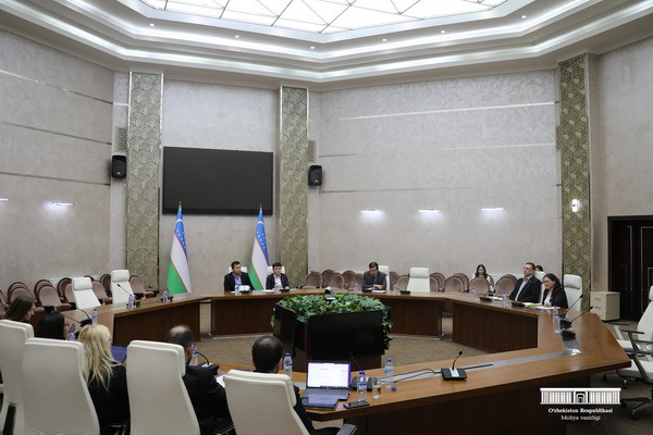 Uzbek DPM holds meeting with representatives of the World Bank