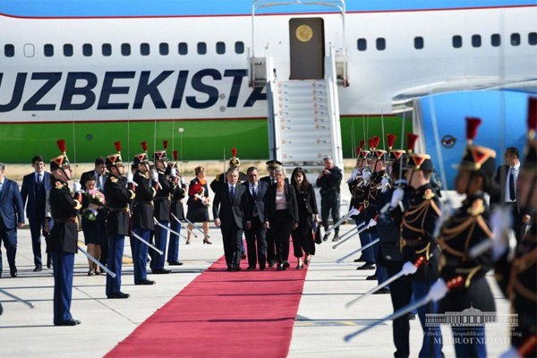 Президент Шавкат Мирзиёев Парижга келди