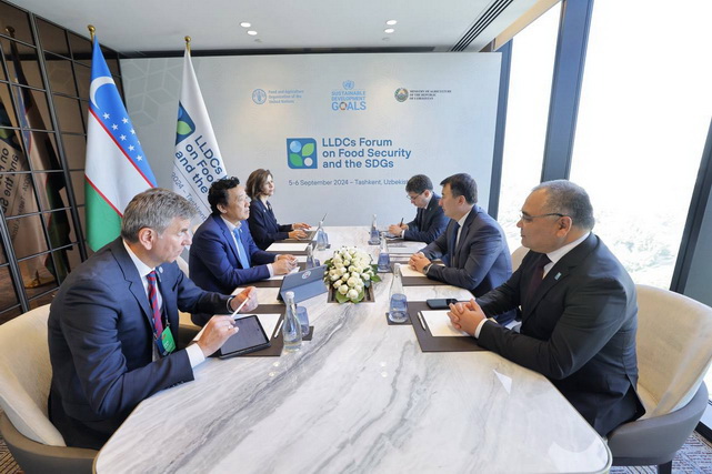 FAO Director-General meets with Uzbek Officials
