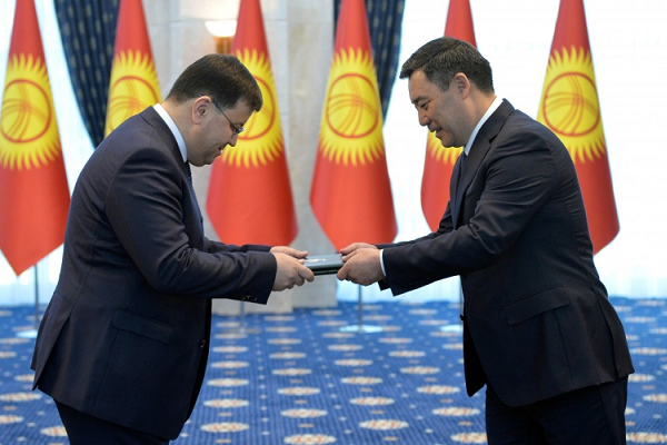 Ambassador of Uzbekistan presents his credentials to the President of Kyrgyzstan