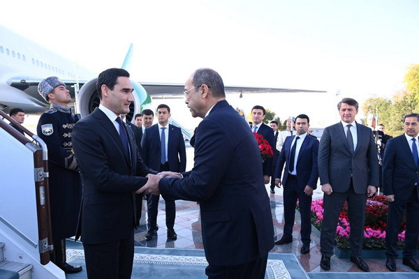 Президент Туркменистана прибыл в Узбекистан