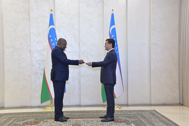 Uzbek Foreign Minister receives the Ambassador of Angola