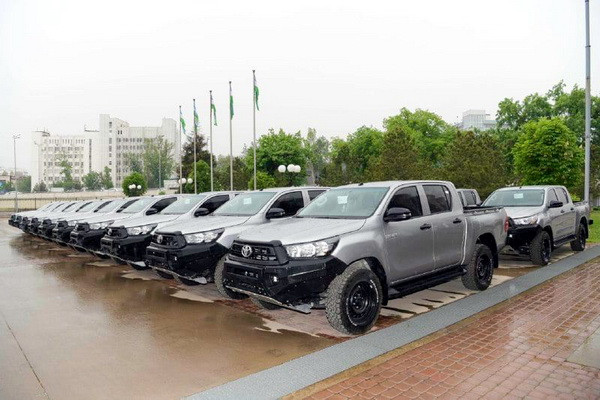 United States presents equipment to Uzbek border troops