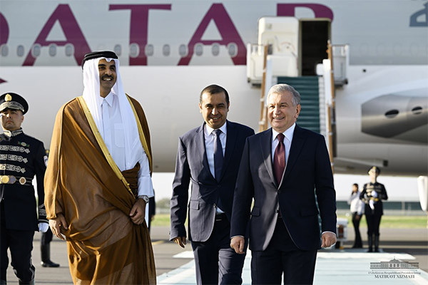 The Emir of Qatar arrives in Samarkand