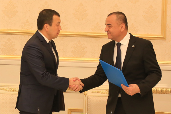 Railway companies of Uzbekistan and Kazakhstan sign agreement on strategic cooperation