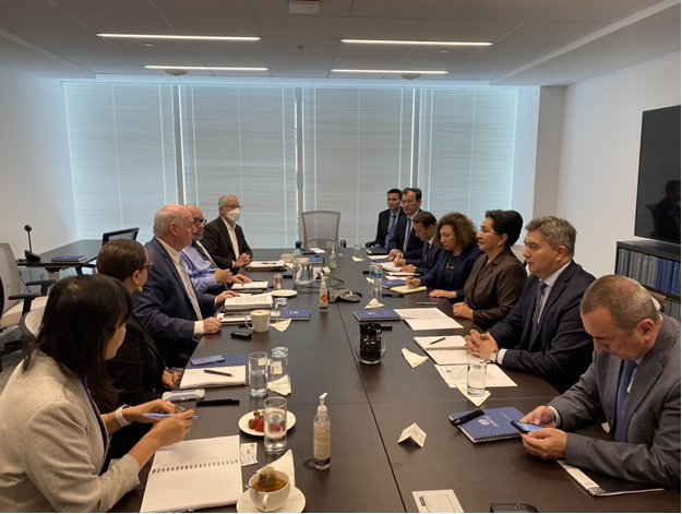 Uzbek delegation holds a briefing with USCIB