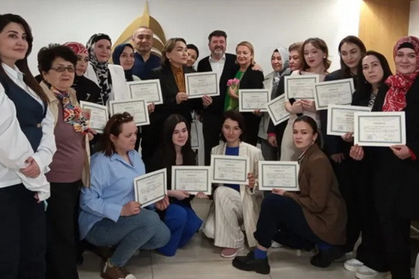 Специалисты текстильных компаний и дизайнеры Узбекистана прошли стажировку во Франции