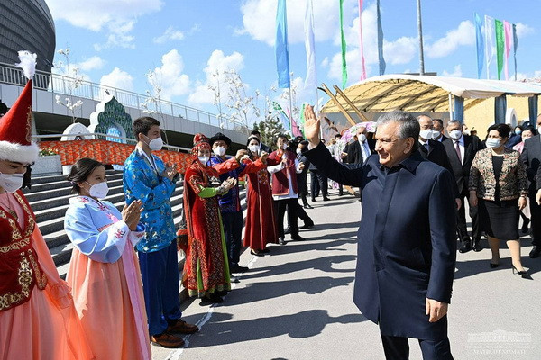 Президент принял участие в праздничном сайиле