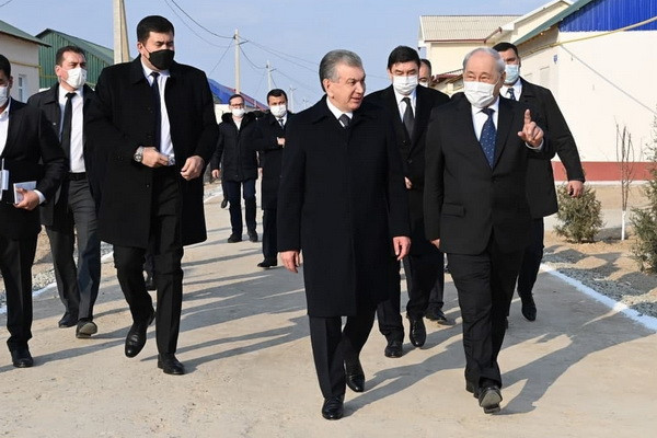Uzbek President visits the mahalla in Nukus