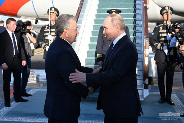 President of Uzbekistan warmly saw off the President of Russia