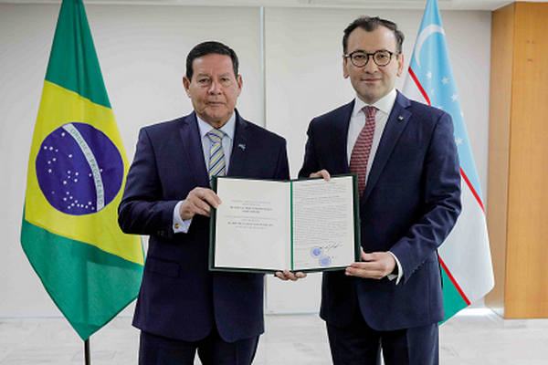 Ambassador of Uzbekistan presents his credentials to the Vice President of Brazil
