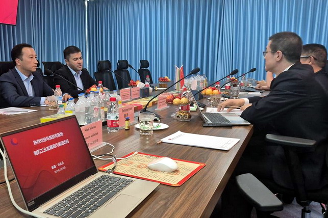 The Director of Uzbekistan’s Pharmaceutical Agency discussed production localization with Xinjiang Huashidan Pharmaceutical