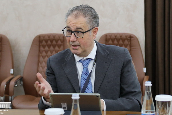 Uzbek Finance Minister receives ADB representatives