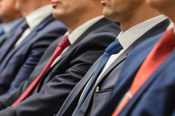 Государственным служащим запрещено быть учредителями субъектов предпринимательской деятельности