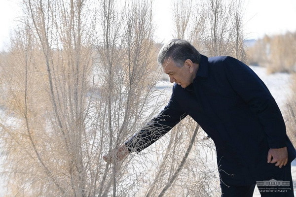 Shavkat Mirziyoyev visits the dry bottom of the Aral Sea